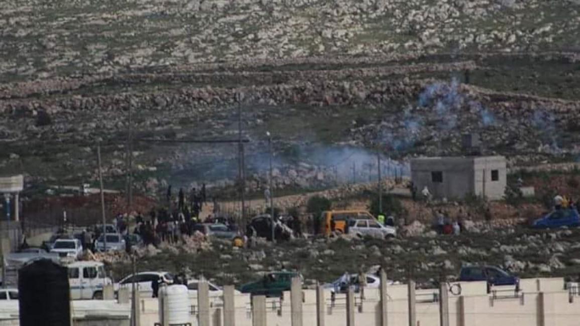 الاحتلال الإسرائيلي يطلق الغاز على بلدة قصرة الفلسطينية (تويتر)