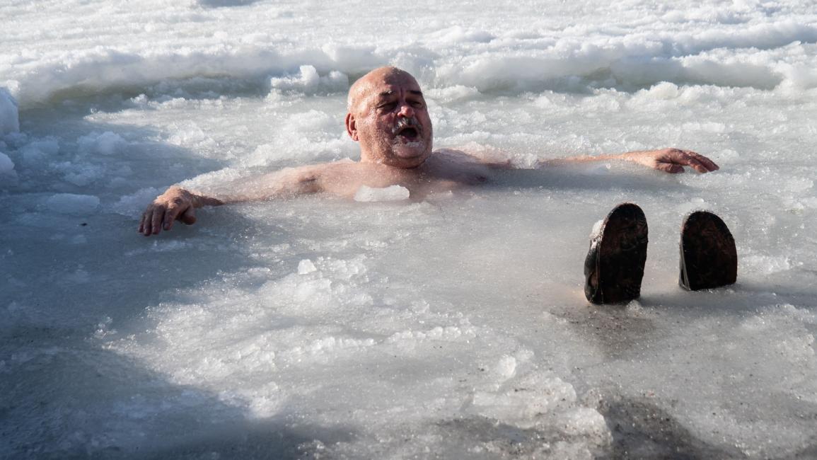 رجل روسي في الجليد - روسيا - مجتمع 