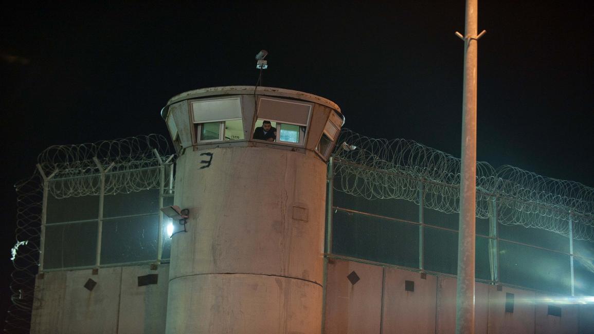 سجن عوفر الإسرائيلي(أهيكام سيري/الأناضول)