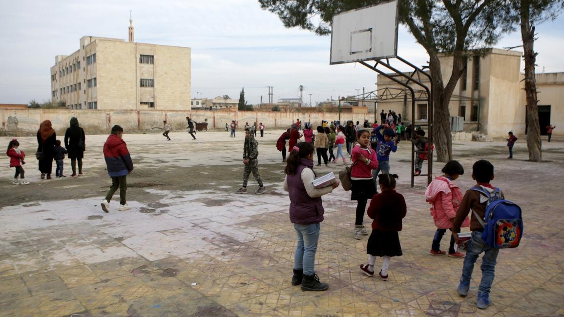 تلاميذ سوريون في مدرسة - سورية - مجتمع