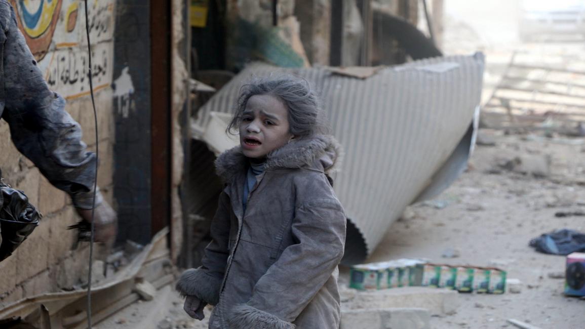 سورية- مجتمع- طفلة ناجية في حلب(مأمون أبو عمير- الأناضول)