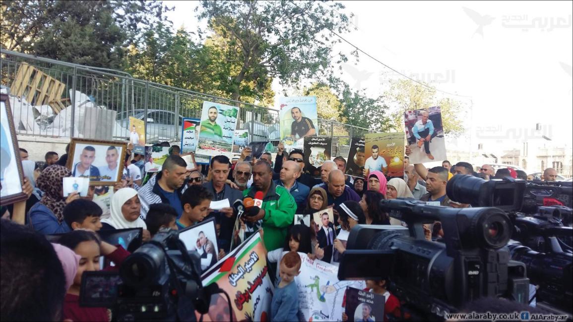 الفلسطينيون في القدس يتضامنون مع الأسرى المضربين