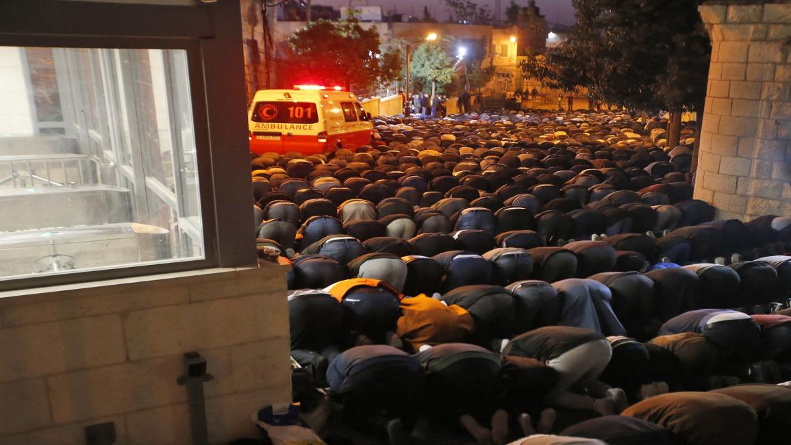 الصلاة بالحرم الإبراهيمي/غيتي/مجتمع