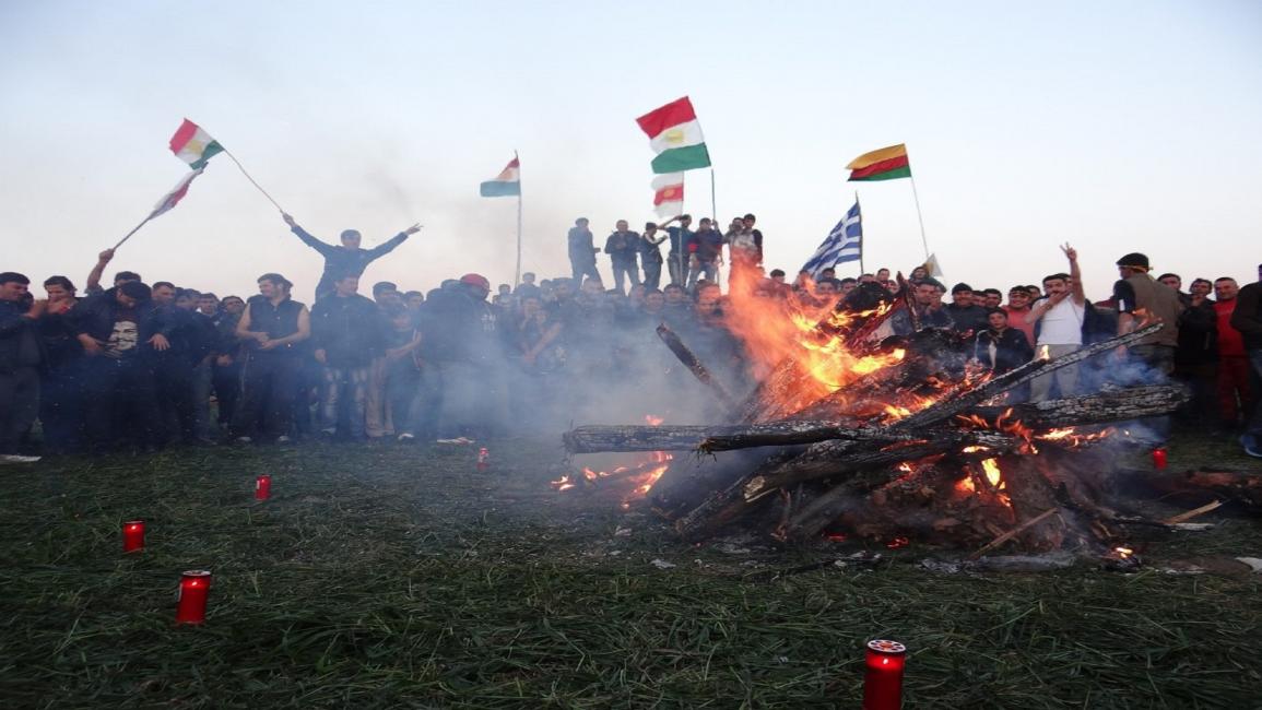 احتفالات كردي بعيد النيروز في مخيم "إيدوميني" (فيسبوك)
