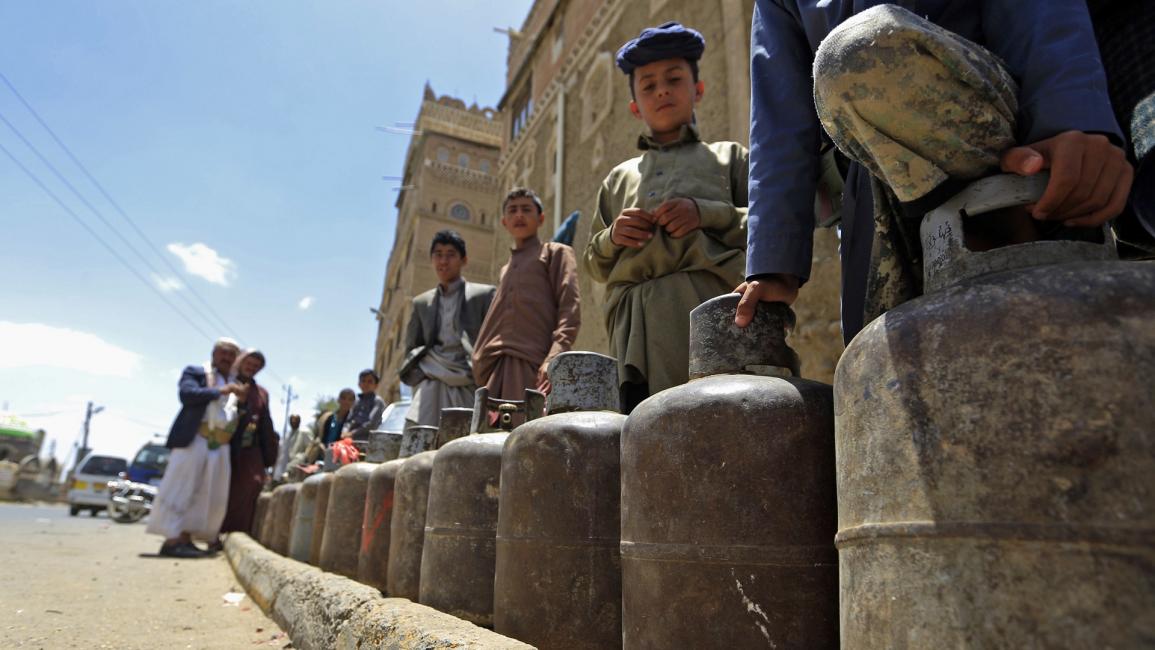 أسطوانات غاز في صنعاء - اليمن - مجتمع
