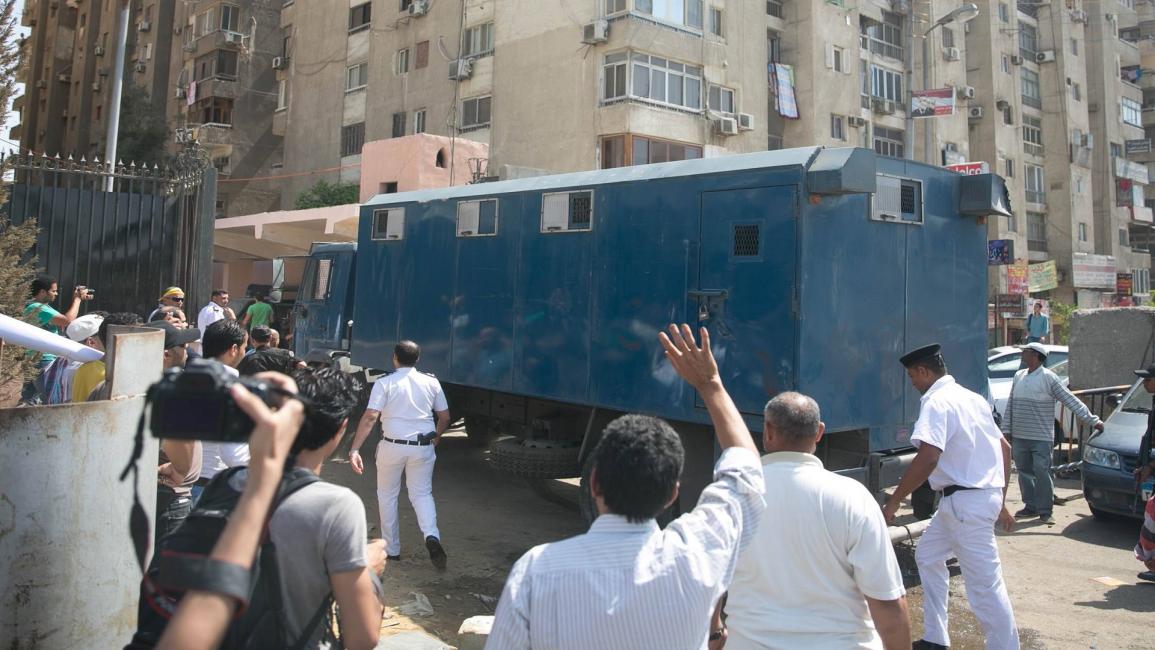 نقل معتقلين في مصر