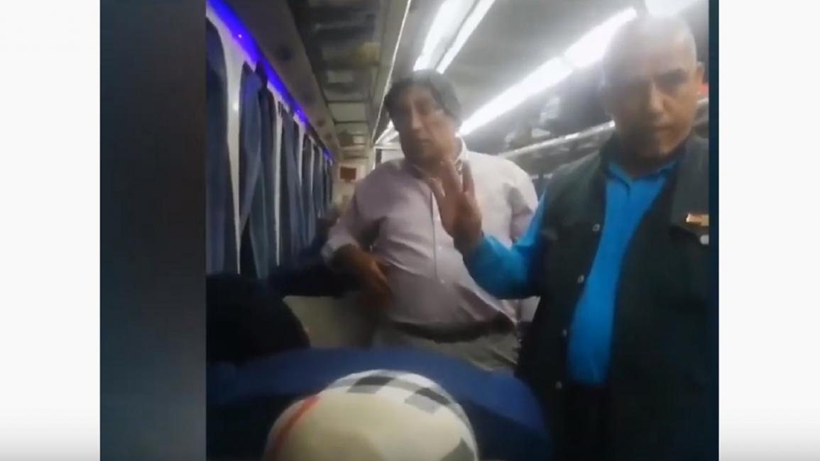أجبر محصل القطار المصري المراهقين على القفز (يوتيوب)