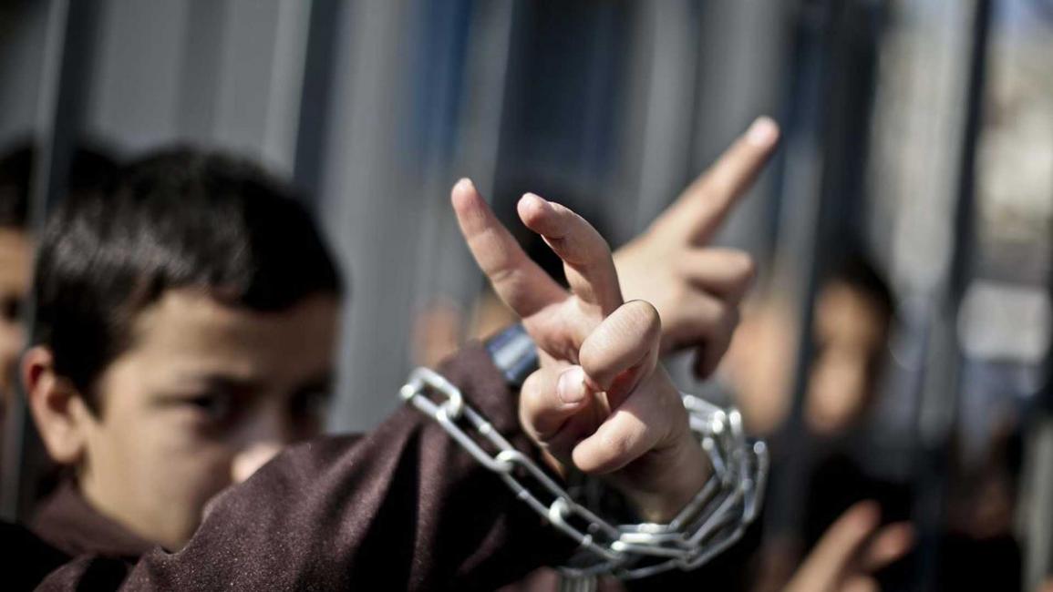 وقفة أطفال في غزة تضامنًا مع أقرانهم بالسجون الإسرائيلية