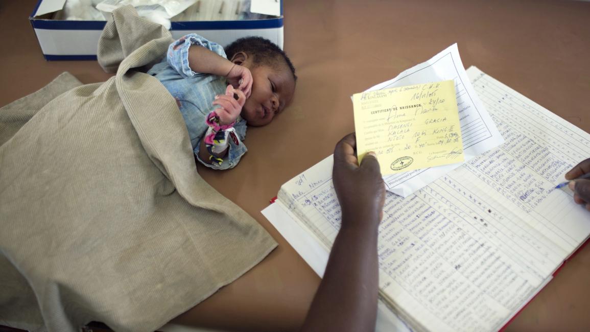 طفلة مولودة حديثاً في جمهورية الكونغو الديمقراطية - مجتمع