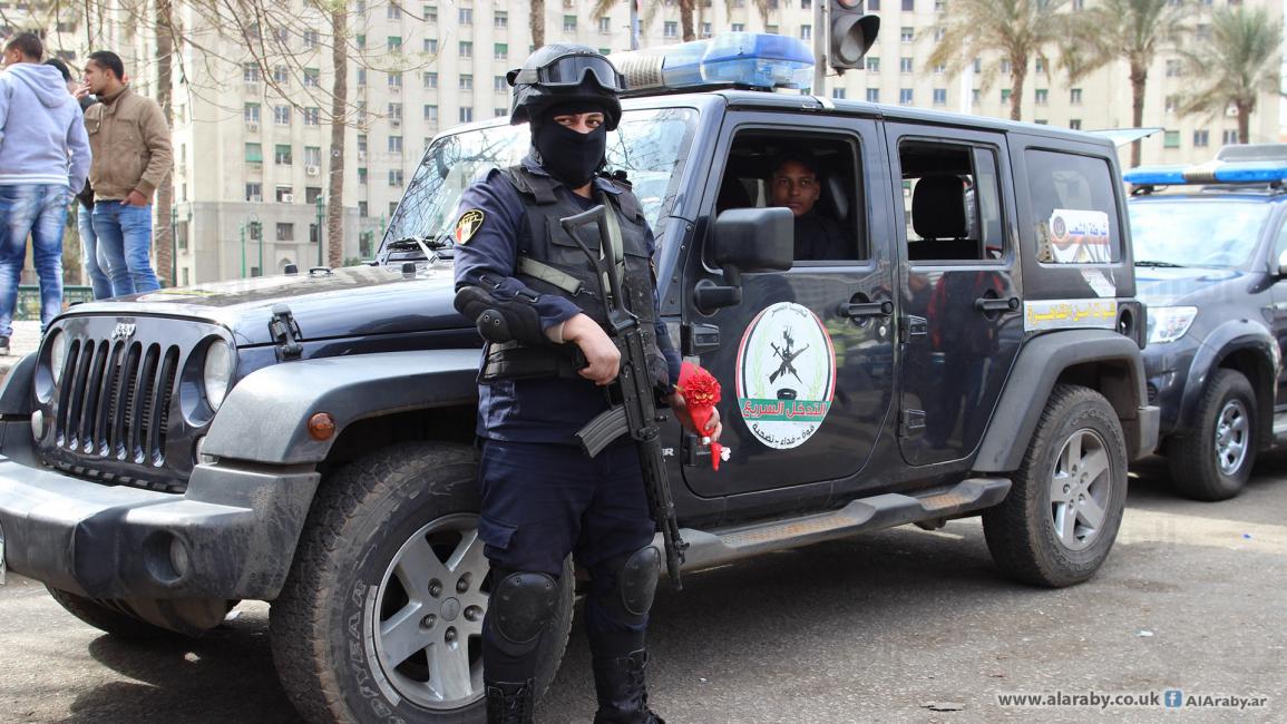 الشرطة المصرية تحاصر ميدان التحرير صباح 25 يناير