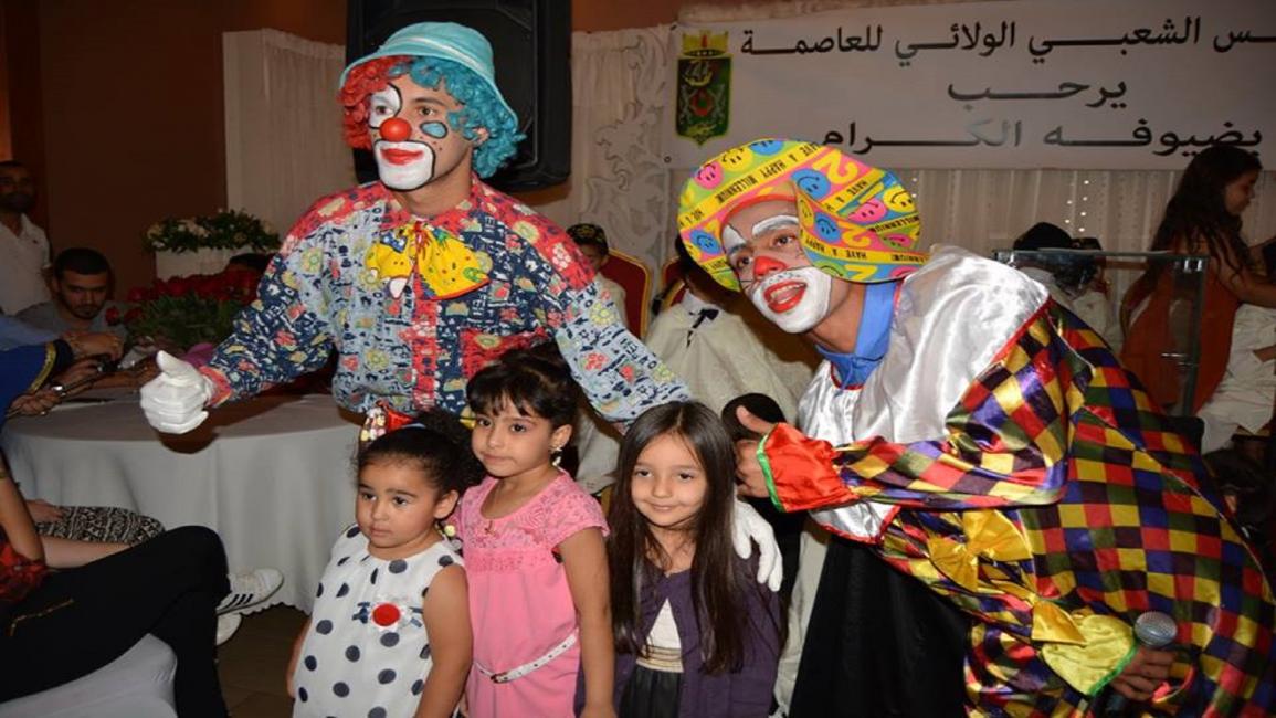 مبادرات شبابية لإدخال البهجة على أطفال الجزائر (العربي الجديد)