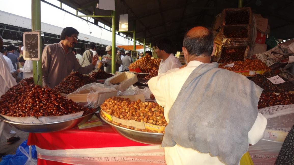 سوق رمضاني في باكستان (العربي الجديد)