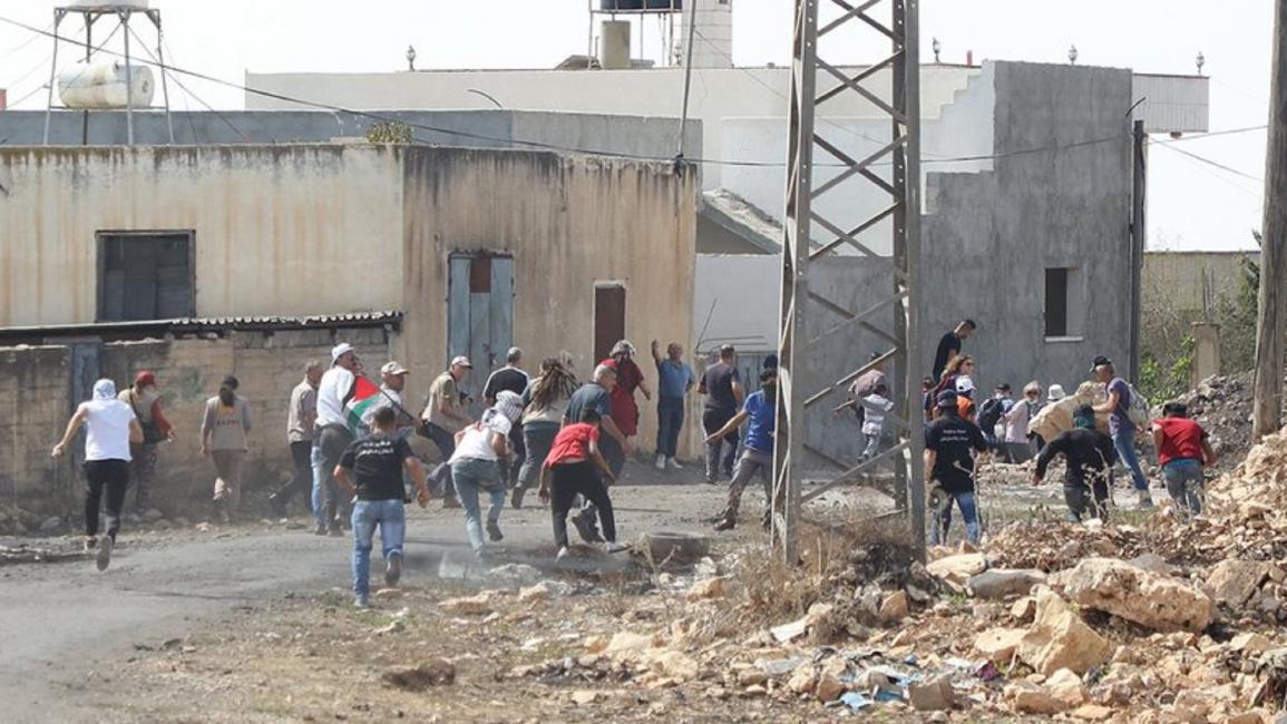 اشتباكات مع جنود الاحتلال في كفر قدوم الفلسطينية (تويتر)
