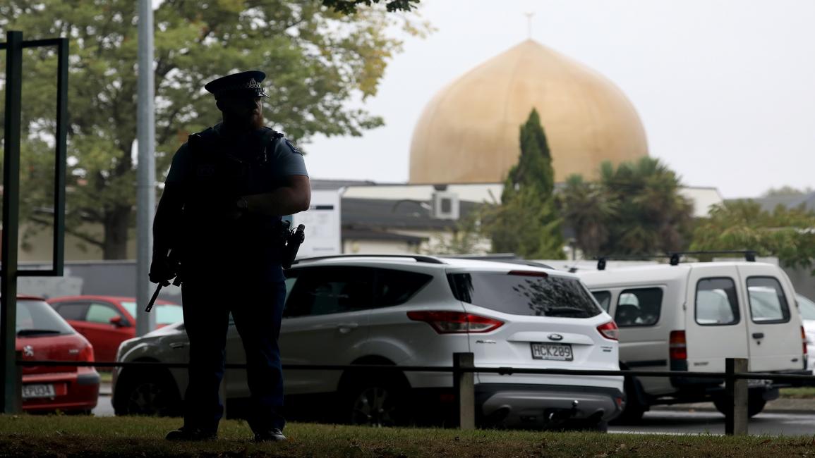 نيوزيلندا/الشرطة أمام المسجد/سانكا فيداناجاما/Getty