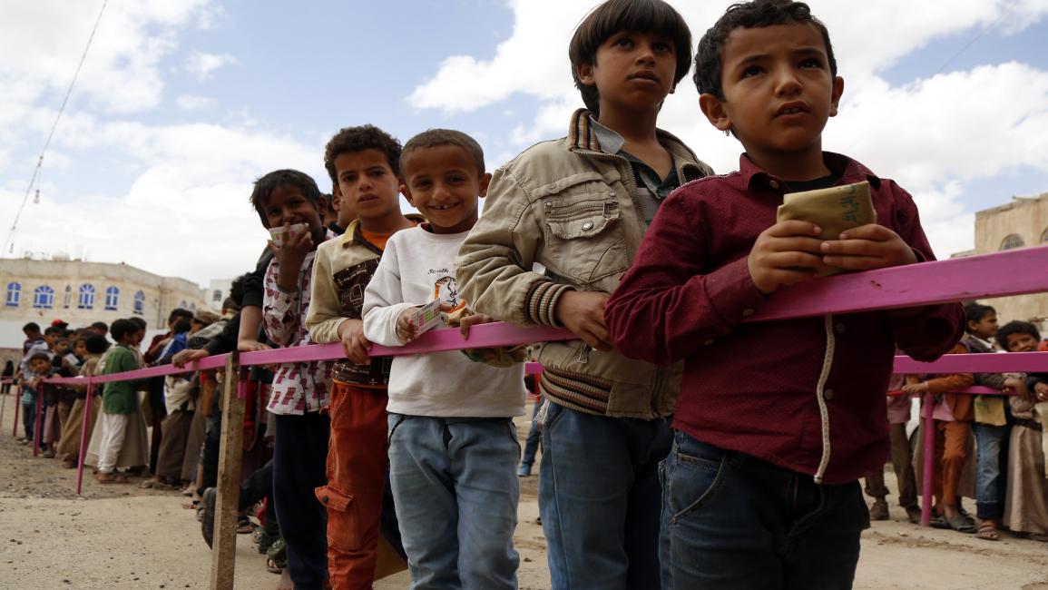 أطفال يمنيون ينتظرون وجبة مجانية- Getty