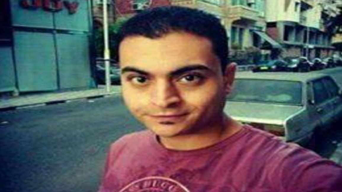 أحمد حنفي شاب مصري بـ"قلب نظام الحكم" عبر فيسبوك