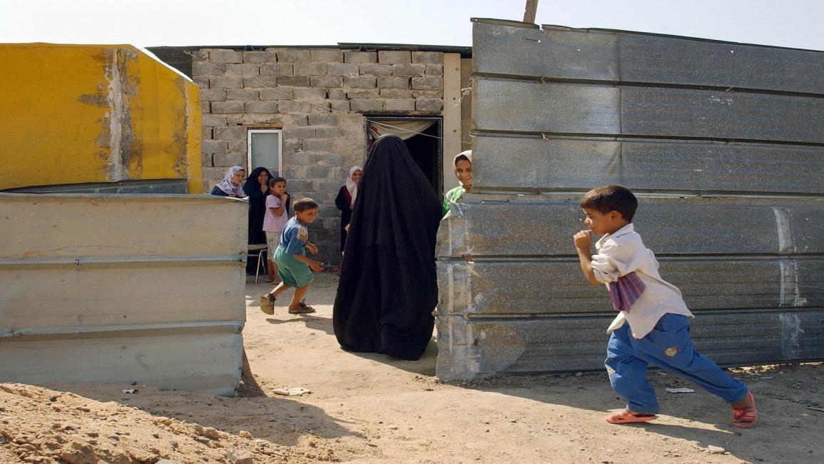 سكان العشوائيات في بغداد(ستان هوندا/فرانس برس)