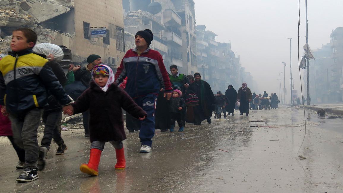 سورية-مجتمع- نزوح من شرق حلب (سترينجر/فرانس برس)