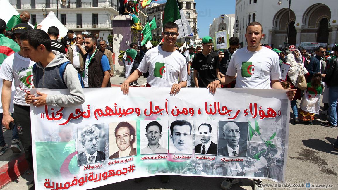 شبان جزائريون وتظاهرة عام 2019 - الجزائر - مجتمع