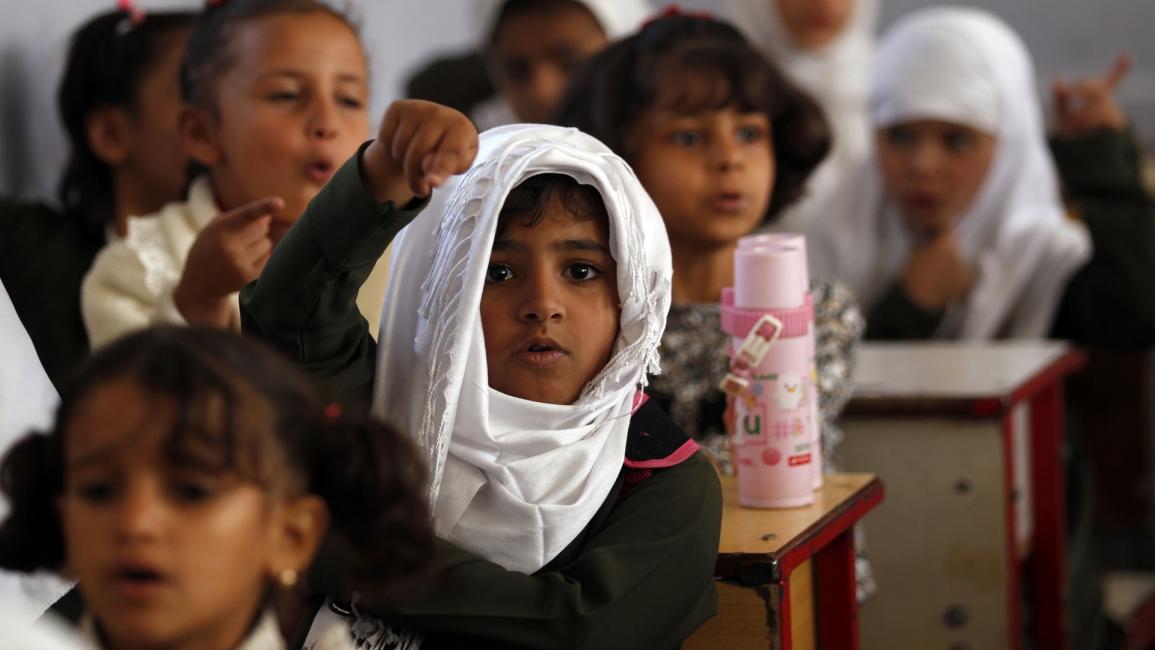 فتيات يمنيات في مدرسة - اليمن - مجتمع