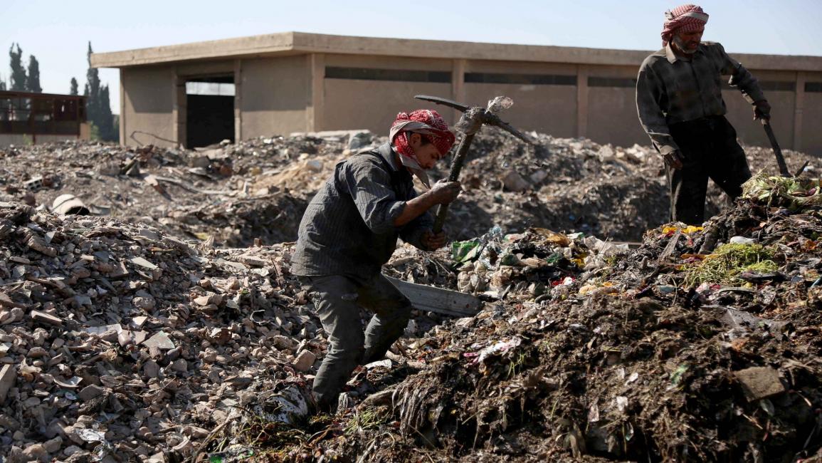 عامل نظافة سوري- الاناضول