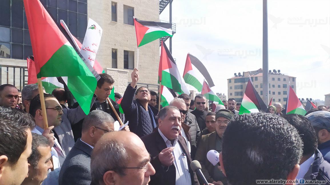 تظاهرة أطباء فلسطين بالقرب من مقر الحكومة (العربي الجديد)