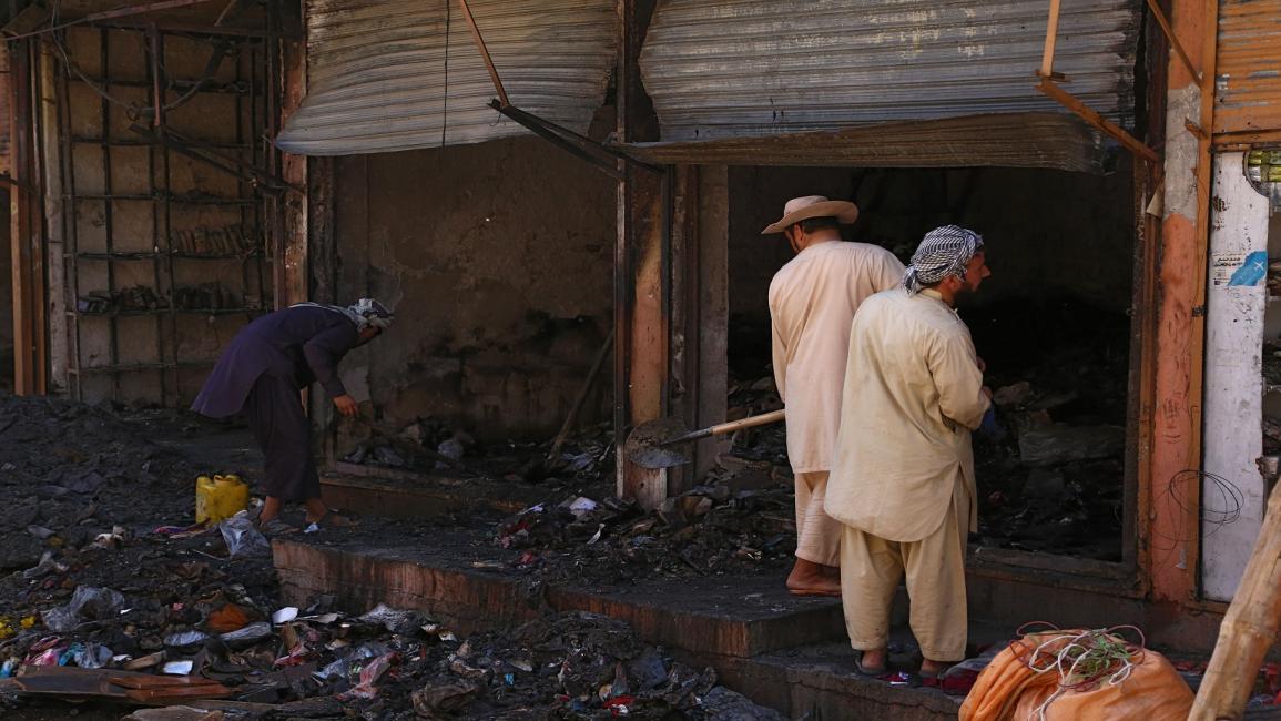 طالبان تحرق المحال التجارية في مدينة غزني(زكريا هاشمي/فرانس برس)