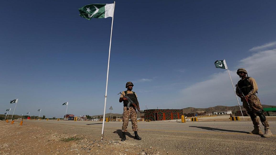 جنود باكستانيين على الحدود