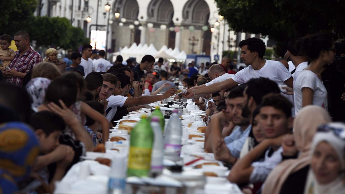 إفطار جماعي في الجزائر - مجتمع