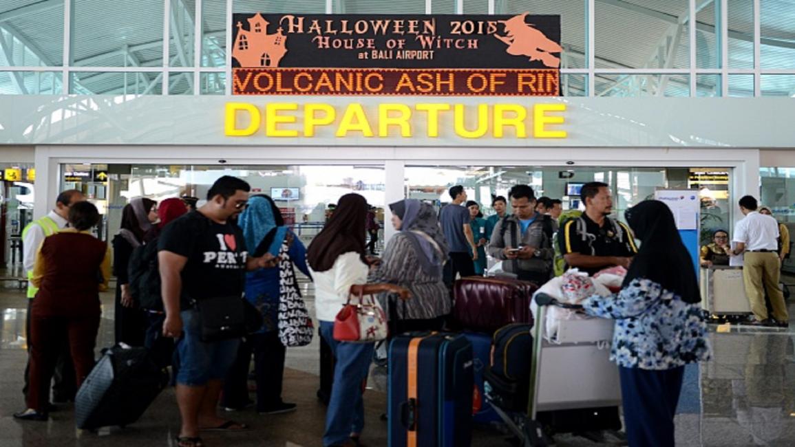 إندونيسيا- مجتمع- إغلاق مطارات/ثورة بركان- 11-4