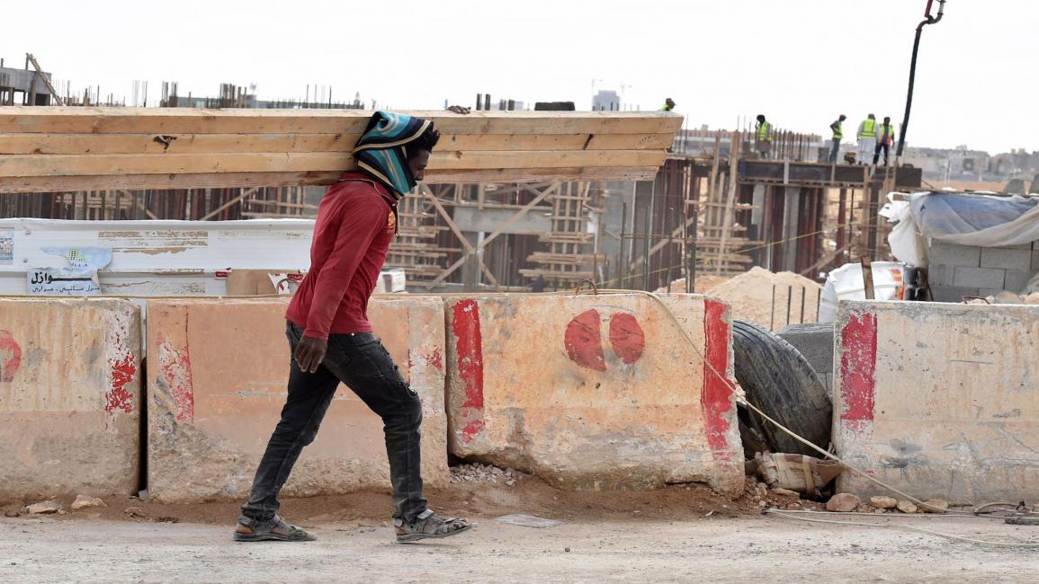عامل في الإنشاءات بالسعودية (AFP/Getty)