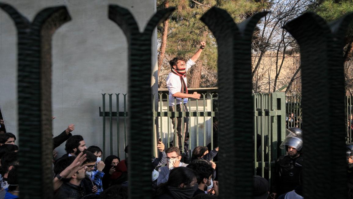 احتجاجات ضد الحكومة في طهران (30/12/2017/الأناضول)