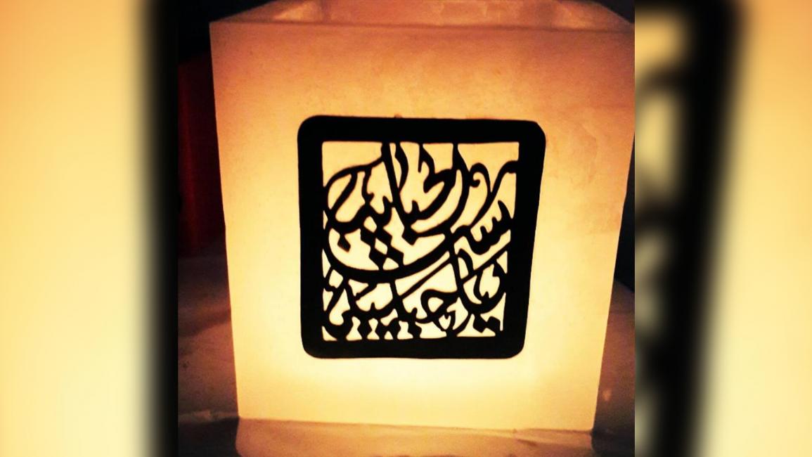 فلسطينية تبدع في تصاميم الشموع اليدوية