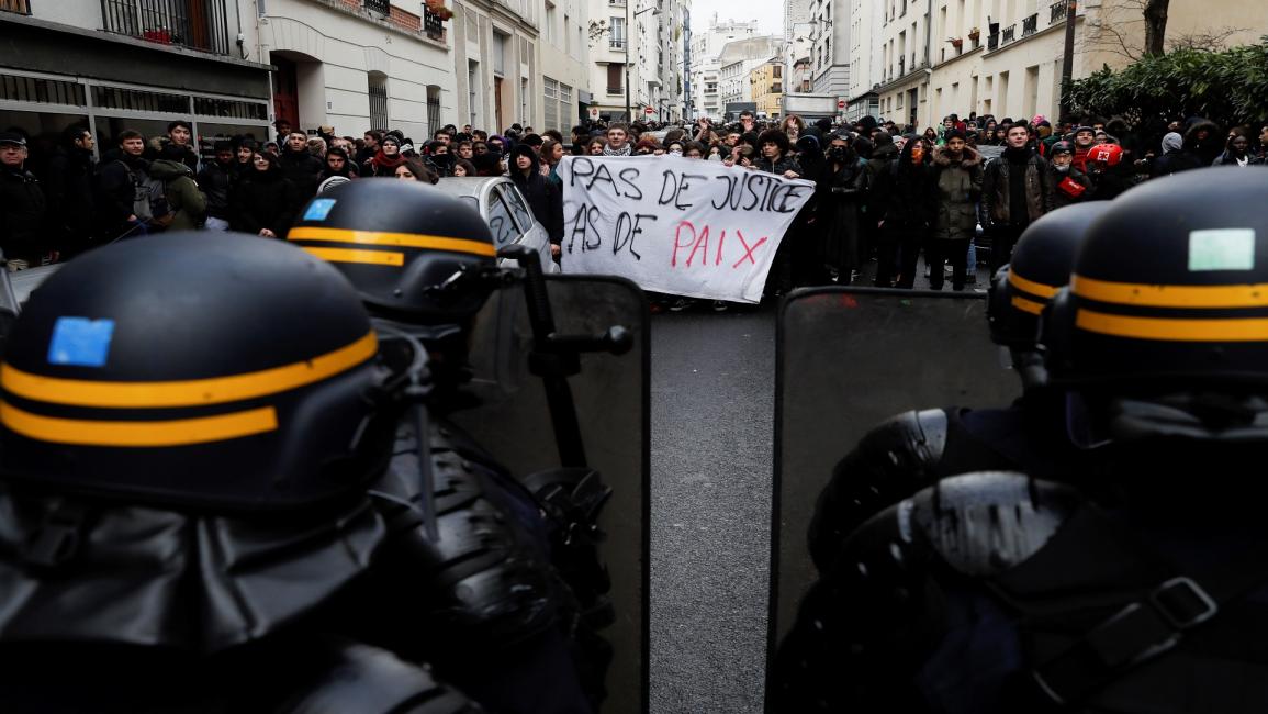 طلاب ثانويات باريس ضد عنف الشرطة (توماس سامسون/فرانس برس)