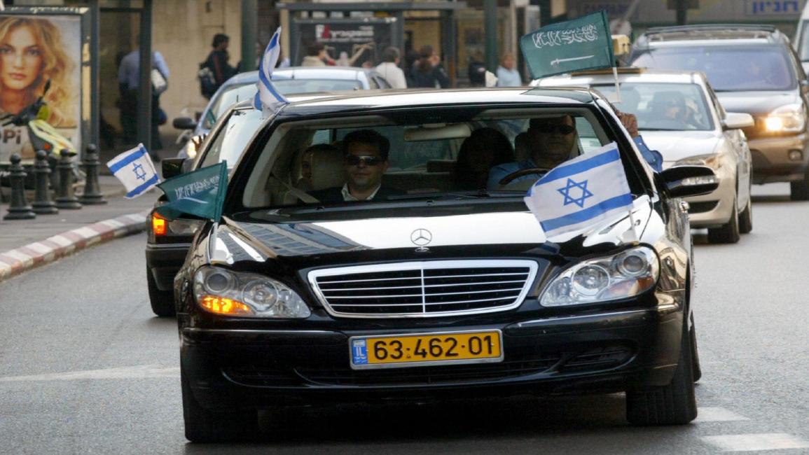 تل أبيب/ سيارة ليموزين ترفع العلم الاسرئيلي والسعودي(Getty)
