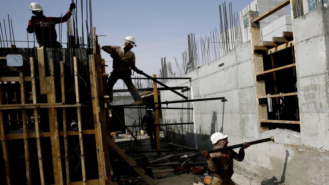 فلسطين-مجتمع- عمال بناء فلسطينيون-(غالي تيبون- فرانس برس)