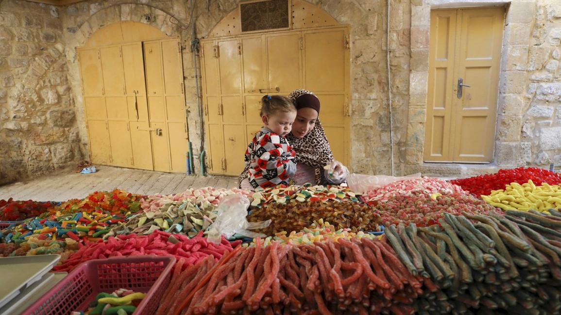 أطفال فلسطينيون في رمضان في مدينة الخليل - مجتمع