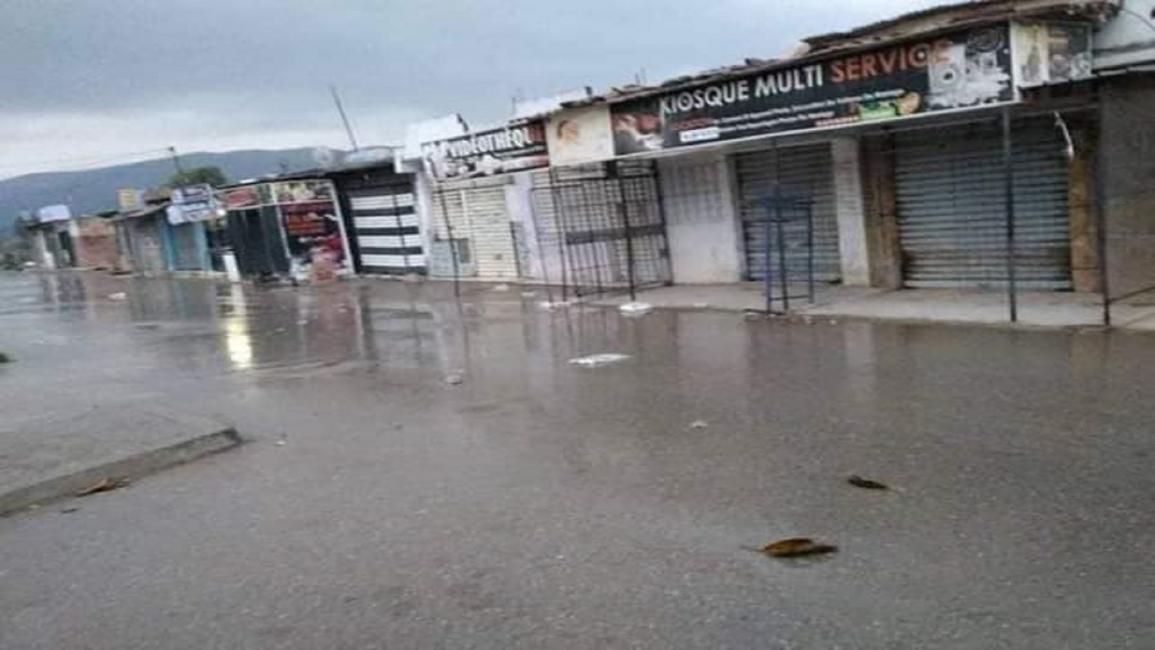 محلات مغلقة استجابة للاضراب في تيمزيرت شرقي الجزائر(فيسبوك) 