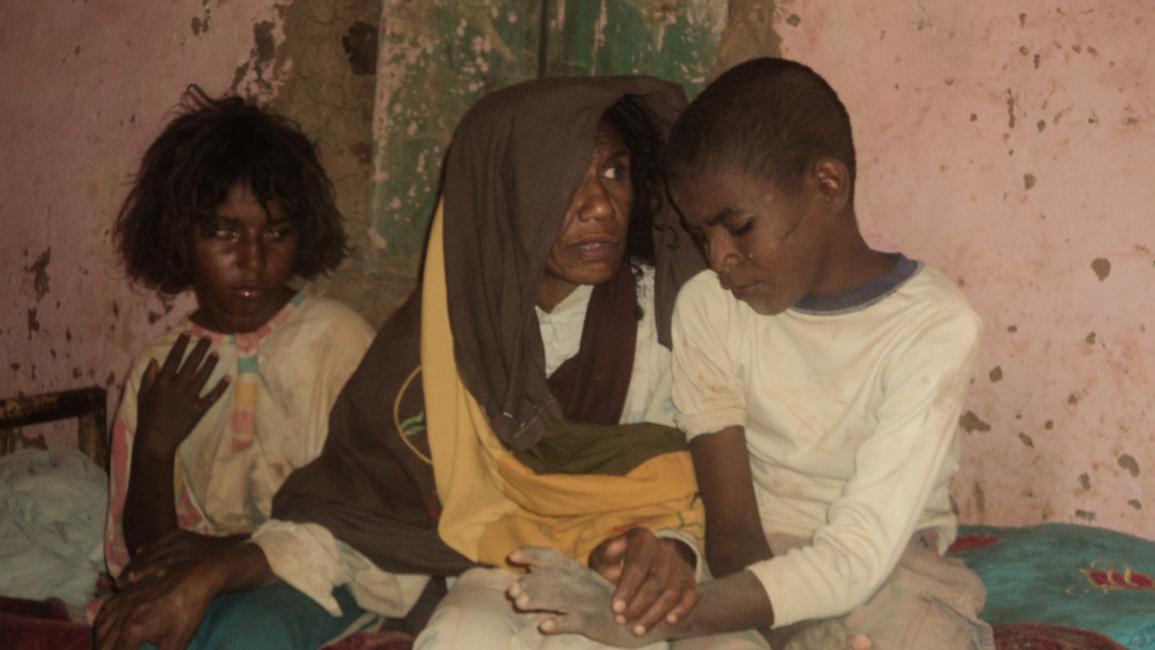 عائلة مكفوفين في السودان (العربي الجديد)