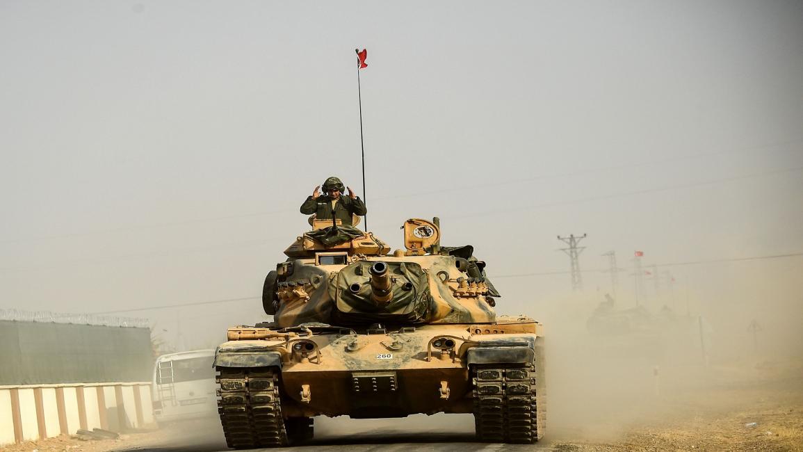 دبابة تركية تتجه إلى سورية