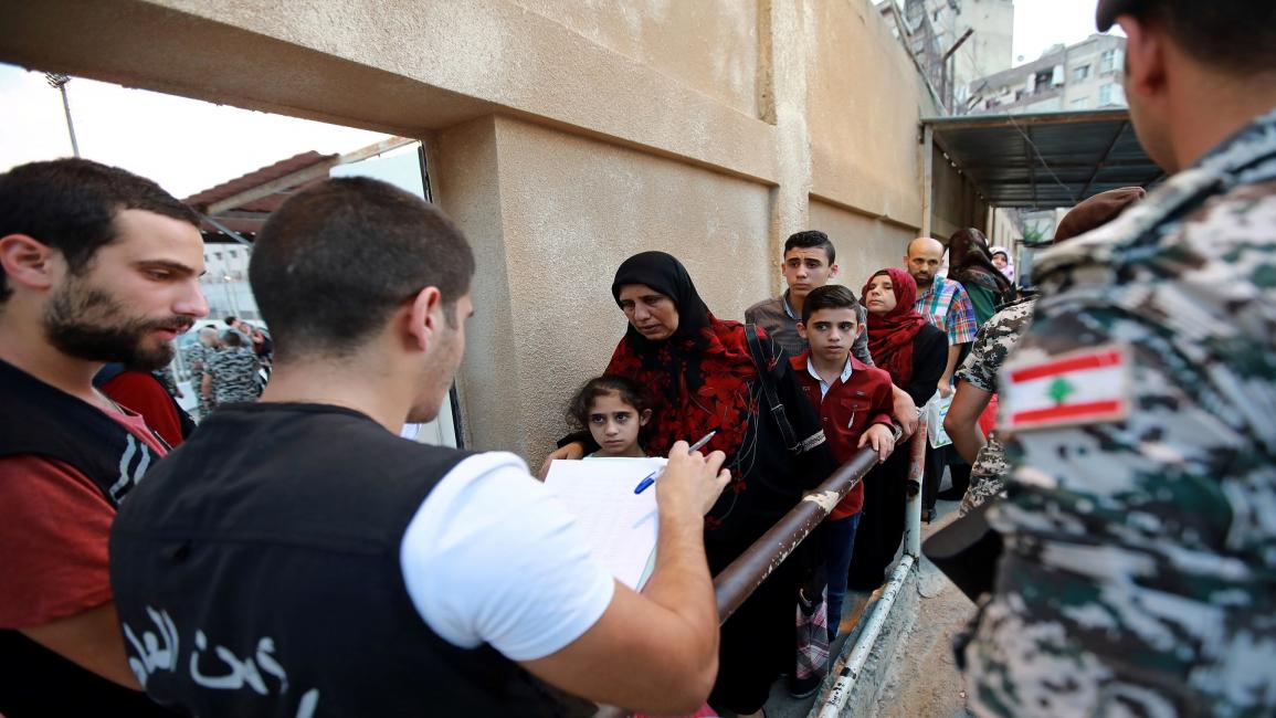 الأمن العام اللبناني يرحل سوريين إلى بلدهم(أنور عمرو/فرانس برس)