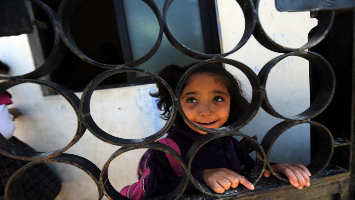 فتاة فلسطينية في أحد مخيمات لبنان (جوزيف عيد/فرانس برس)