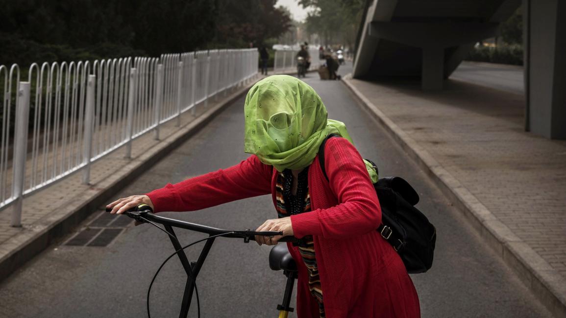 امرأة وتلوث هواء في الصين 2 - مجتمع