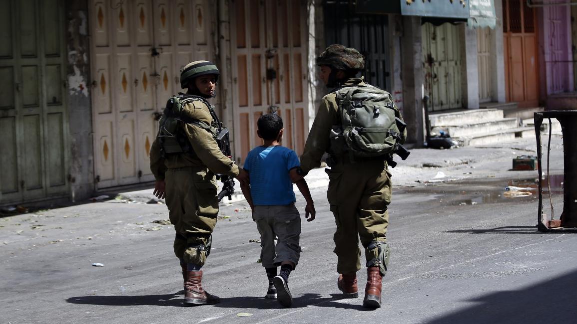 يكرر الاحتلال اعتقال الأطفال الفلسطينيين (فرانس برس)