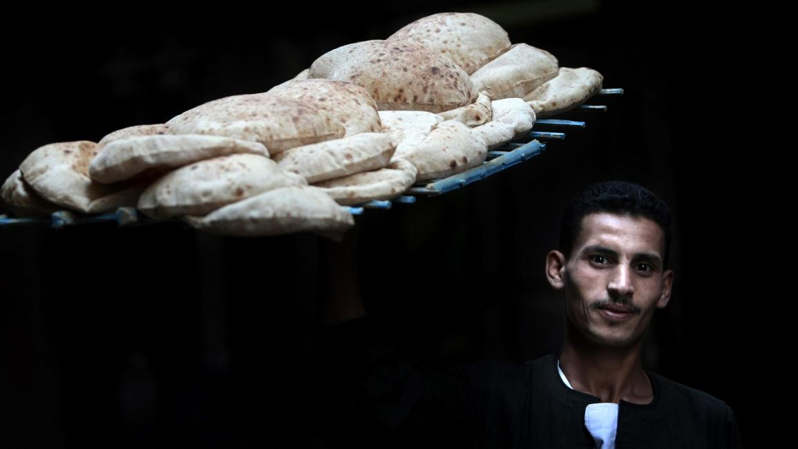 بائع خبز في مصر - مجتمع - 31/12/2017