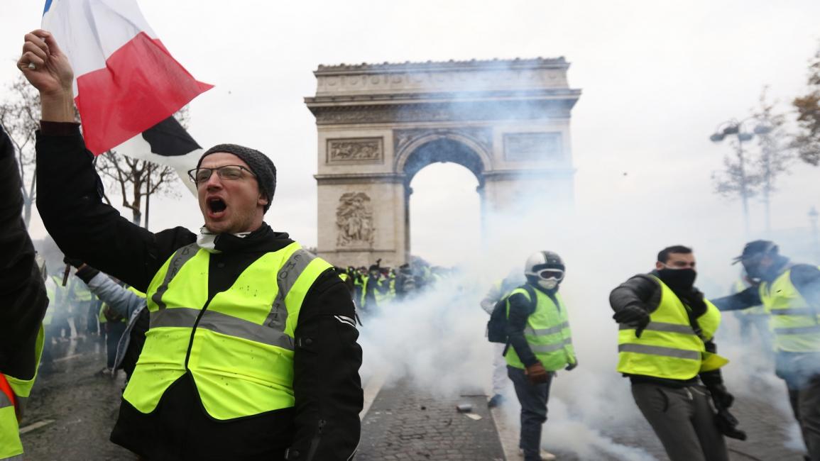محتجون فرنسيون قرب قوس النصر في باريس