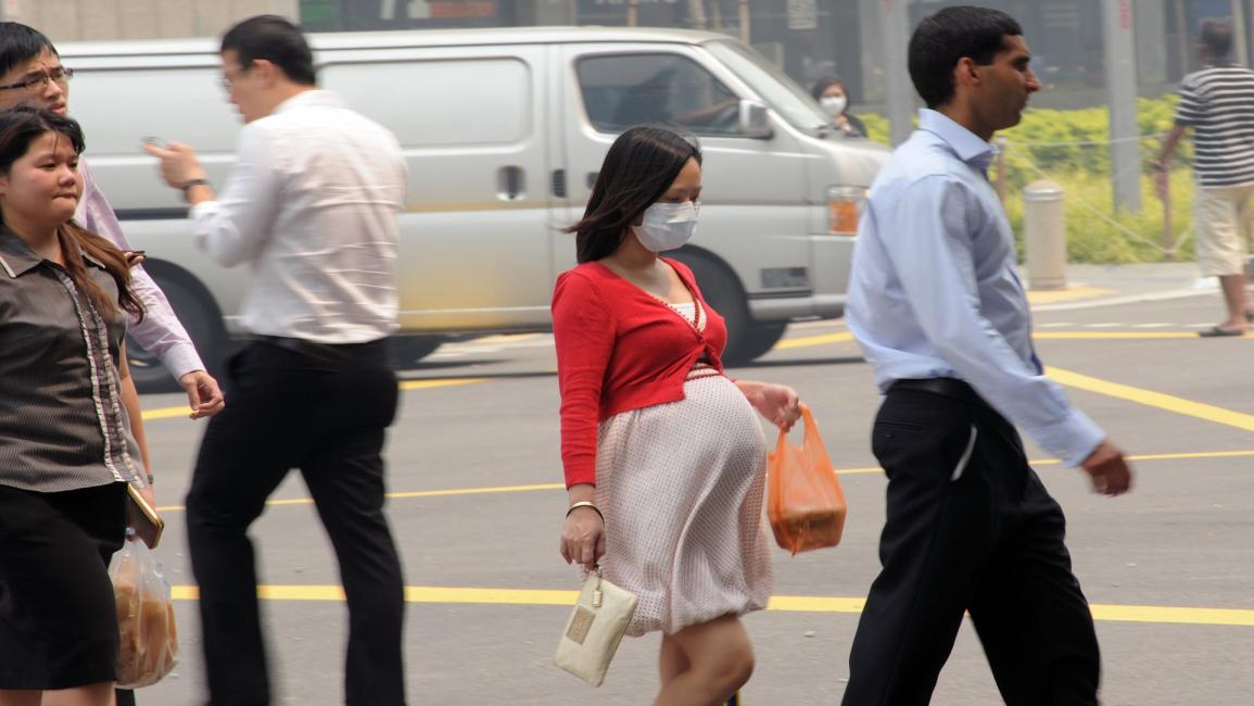 امرأة حامل وتلوث هواء في سنغافورة - مجتمع