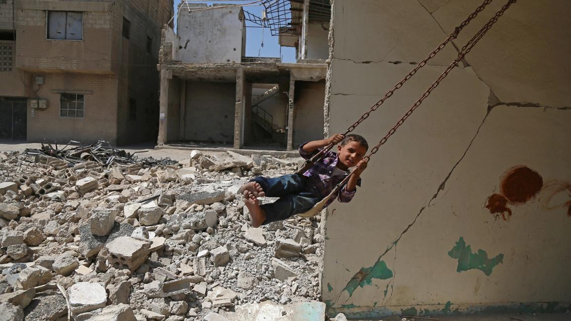طفل سوري وسط الدمار - سورية - مجتمع
