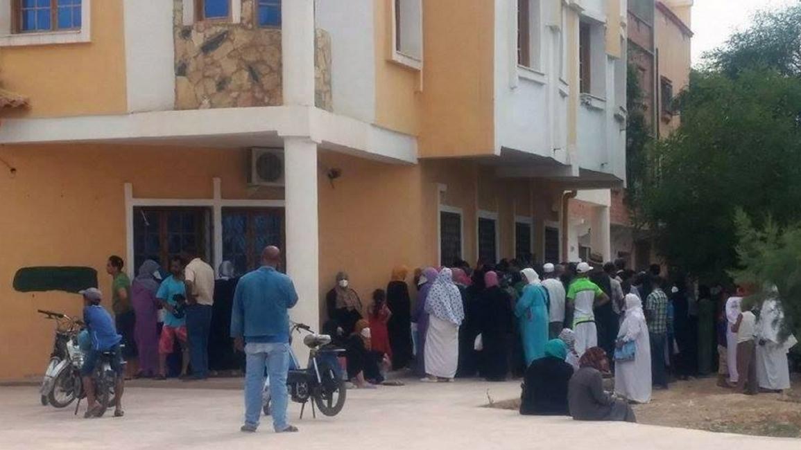 انتقادات لإهانة فقراء الجزائر خلال توزيع مساعدات (العربي الجديد)