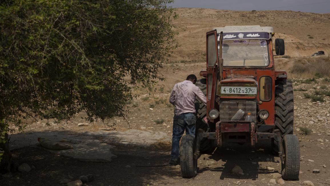 جرار زراعي فلسطيني في الضفة الغربية - مجتمع